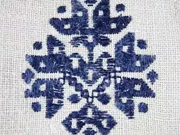 синій колір на вишиванці