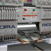 Пристосування для вишивки на стрічках і ременях