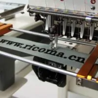 Пристосування для вишивки на стрічках і ременях